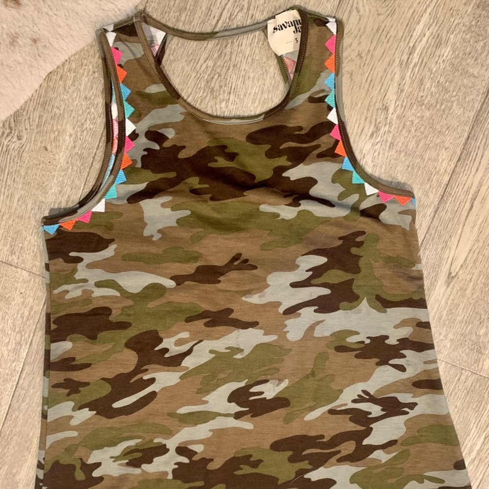 NWOT Savannah Jane camo embroidered tank